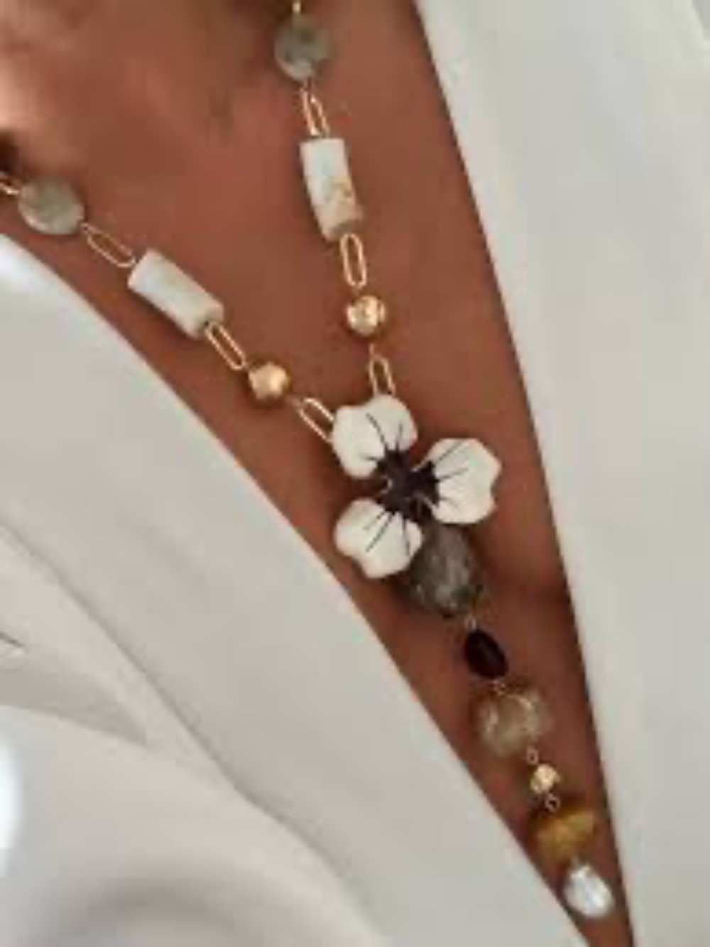 NWT Zara Flower Resin Stones Necklace